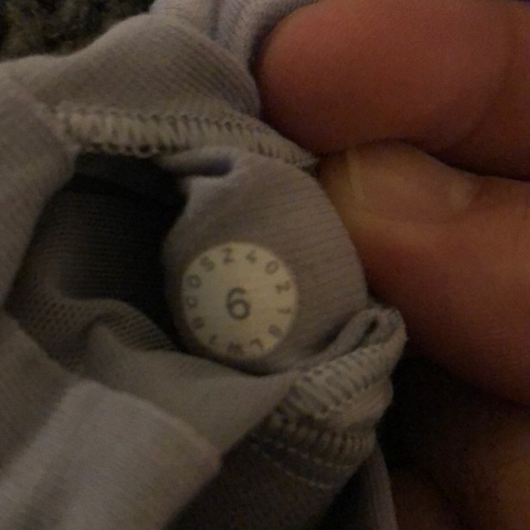 Lululemon size 6 sports bra top purple - Picture 3 of 3